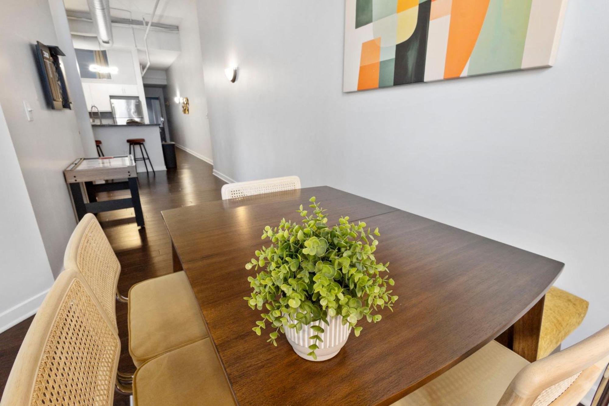 Indy Loft - Monument Circle - Sleeps 7 - Convention Walkable Apartment Индианаполис Екстериор снимка