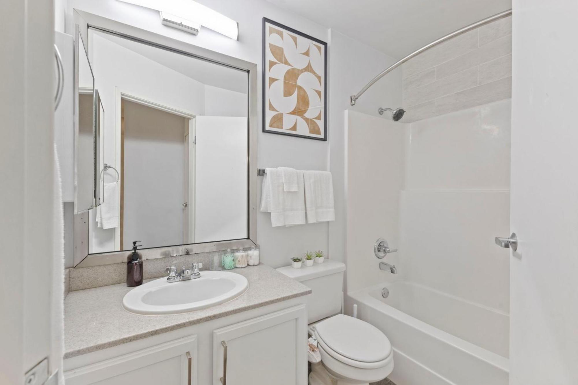 Indy Loft - Monument Circle - Sleeps 7 - Convention Walkable Apartment Индианаполис Екстериор снимка
