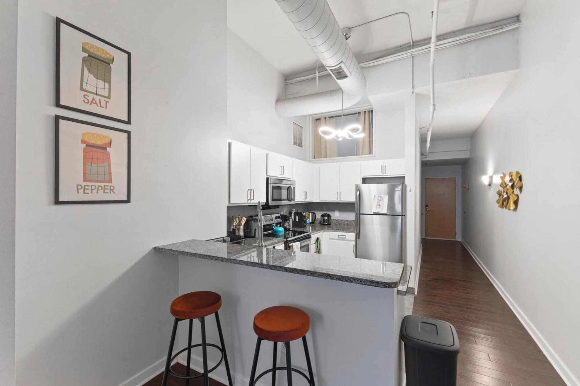 Indy Loft - Monument Circle - Sleeps 7 - Convention Walkable Apartment Индианаполис Екстериор снимка