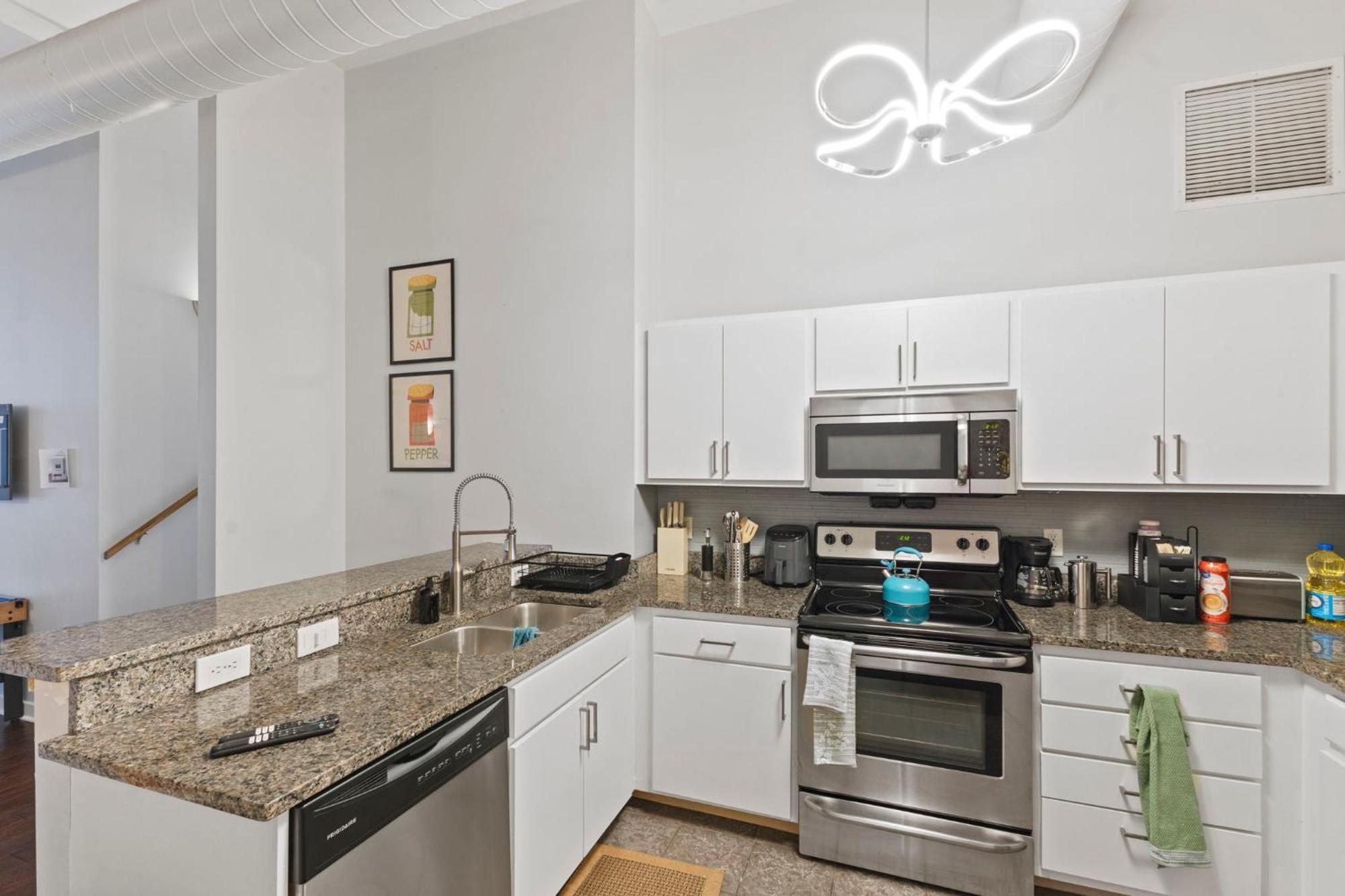 Indy Loft - Monument Circle - Sleeps 7 - Convention Walkable Apartment Индианаполис Екстериор снимка
