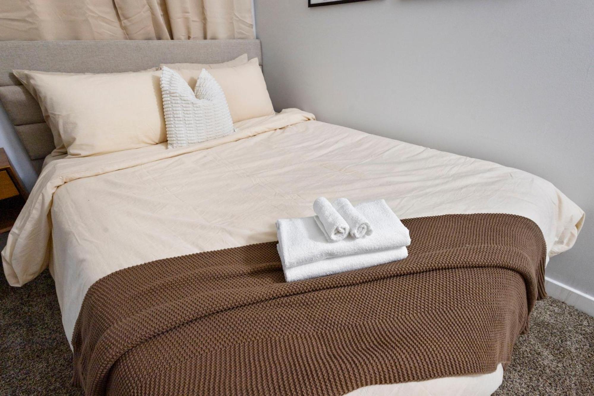 Indy Loft - Monument Circle - Sleeps 7 - Convention Walkable Apartment Индианаполис Екстериор снимка