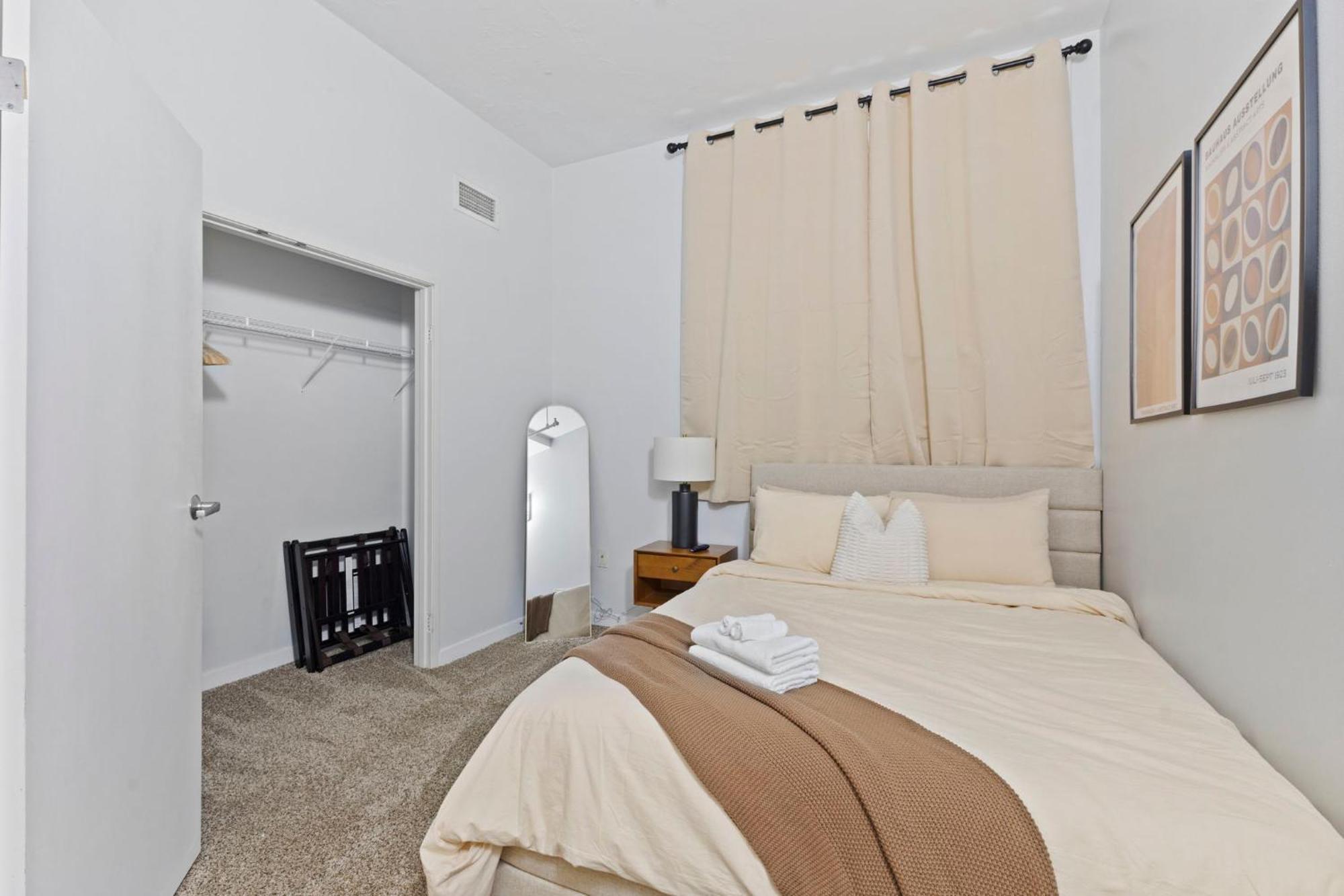 Indy Loft - Monument Circle - Sleeps 7 - Convention Walkable Apartment Индианаполис Екстериор снимка