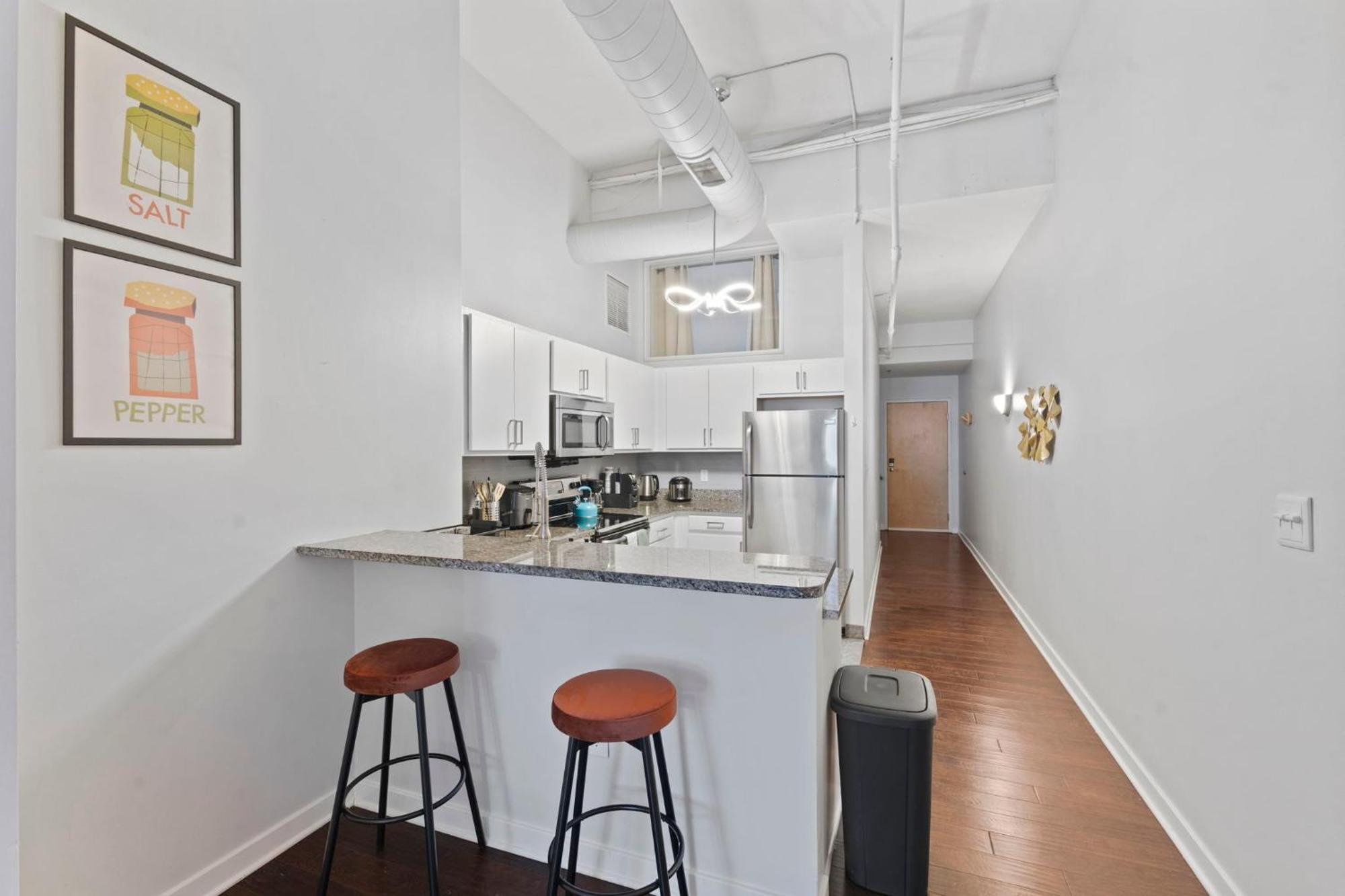 Indy Loft - Monument Circle - Sleeps 7 - Convention Walkable Apartment Индианаполис Екстериор снимка