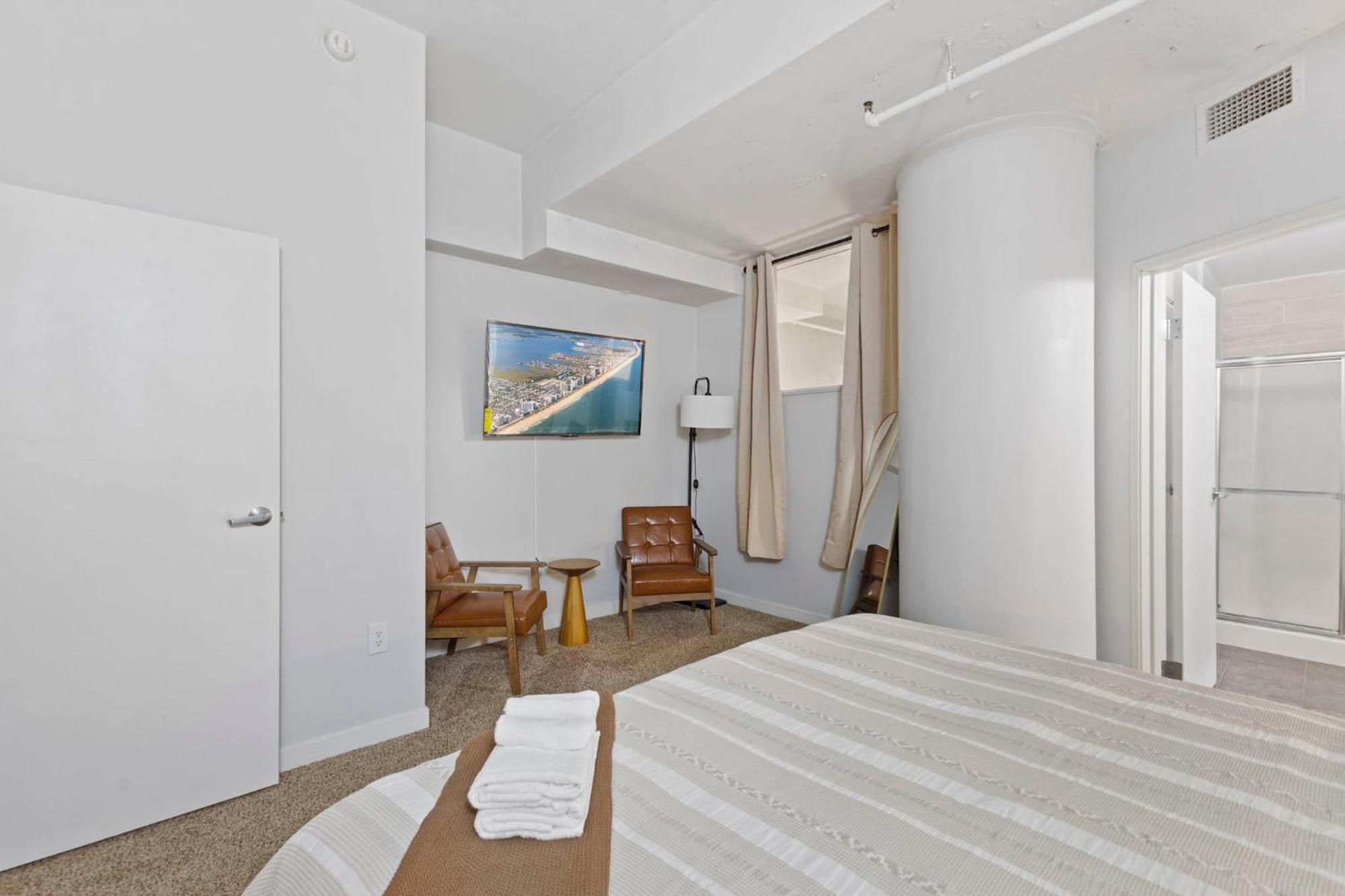 Indy Loft - Monument Circle - Sleeps 7 - Convention Walkable Apartment Индианаполис Екстериор снимка